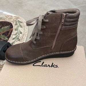 Clarks bootie taupe size 7. New unworn